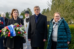 Памятная церемония у воинского мемориала в Брюсселе